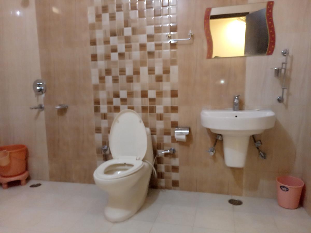 Hotel Wildrose Далхаузи Экстерьер фото